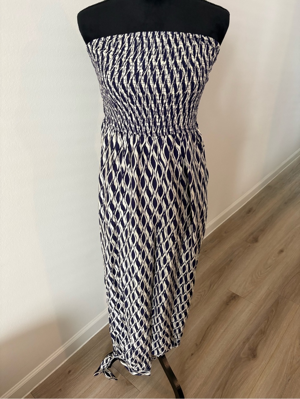 CUPSHE Strapless Navy and White Smocked Maxi Jumpsuit